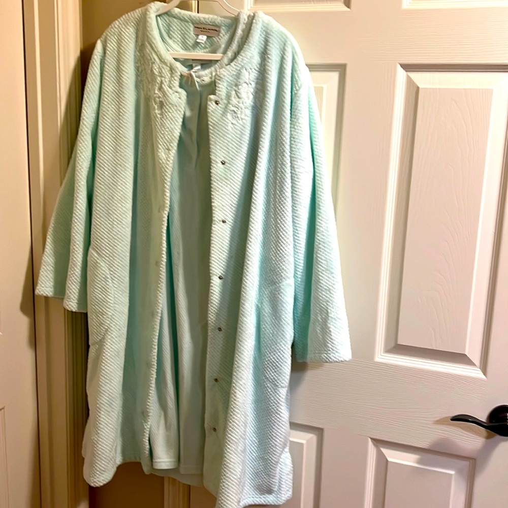 New long sleeve gown and housecoat set